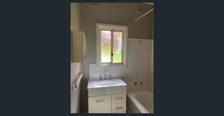 Neat 3 Bedroom Family Home - Photo 3