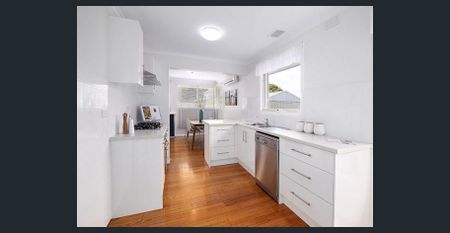 Modern 3-Bedroom Bayside Home with Split-System, Gas Heating & Garage - Photo 5