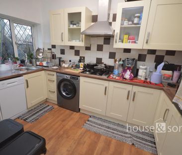 3 bedroom semi-detached house to rent - Photo 3