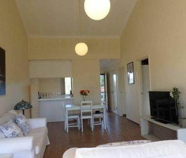Fully Furnished apartment by the Lake with a Pool - Photo 2