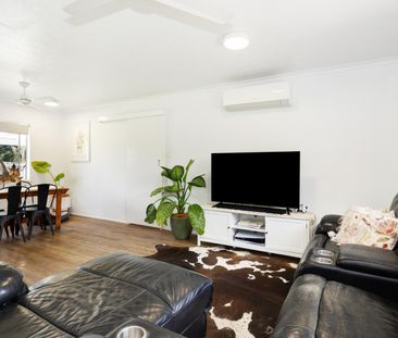 Renovated Perfection with Poolside Entertaining - Photo 5