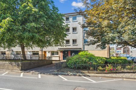 3 bedroom flat to rent - Photo 4