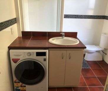 Cute and comfortable in Maori Hill - Available 13/10/2025 - Photo 5