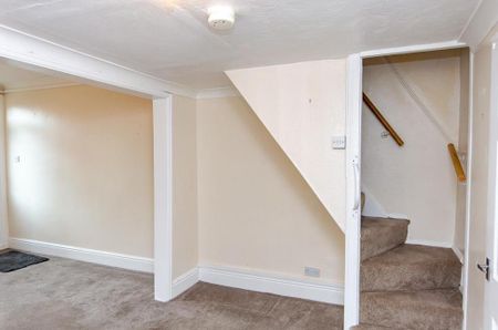 2 bedroom end of terrace house to rent - Photo 3