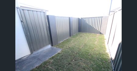 AS NEW ONE BEDROOM GRANNY FLAT - Photo 2