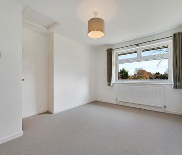 4 bedroom detached house to rent - Photo 3