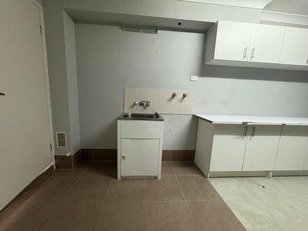 Townhouse Located in a Quiet Complex - Photo 3