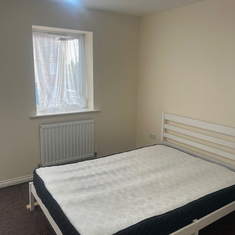 1 bedroom in a house share to rent - Photo 1