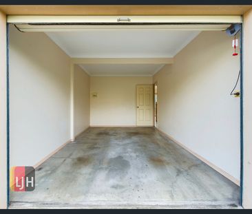 2 BEDROOM TOWNHOUSE WITH COURTYARD MAINTENANCE INCLUDED! - Photo 4