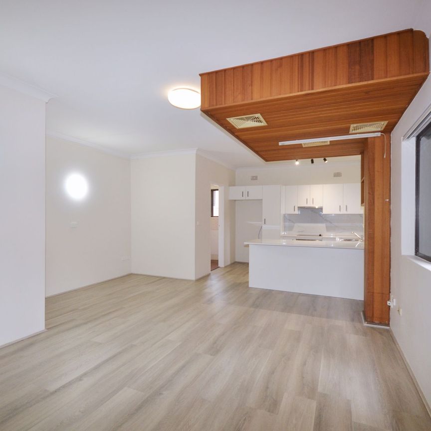 Renovated 2 Bedroom Townhouse!! - Photo 1