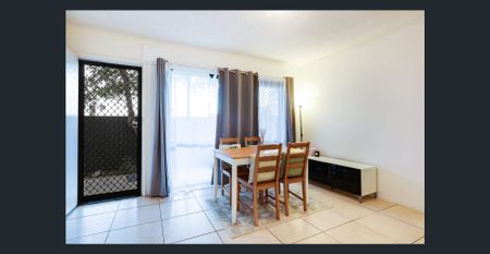 Two-bedroom unit in prime Southport location - Photo 4