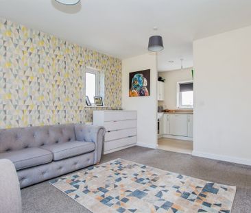 Eagle Way, Peterborough, Hampton Centre - Photo 2