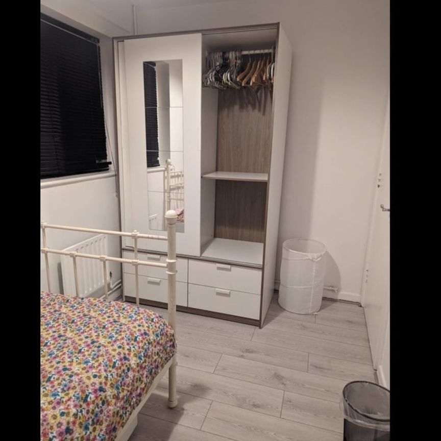 Room in a Shared House, Gilbeys Yard, NW1 - Photo 2