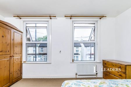 1 bedroom in a house share to rent - Photo 4