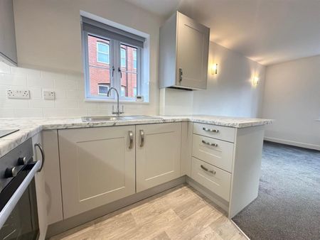 1 bedroom Flat To Let - Photo 5