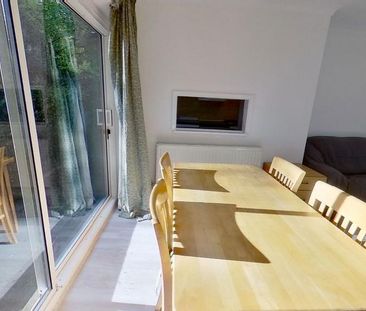 4 bedroom semi-detached house to rent - Photo 6