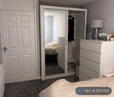 4 bedroom end of terrace house to rent - Photo 4