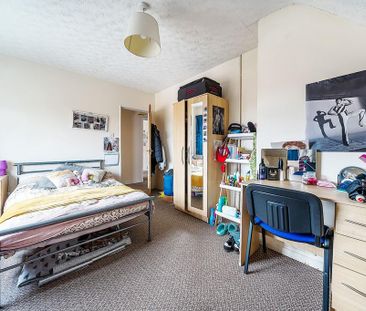 4 bedroom end of terrace house to rent - Photo 6