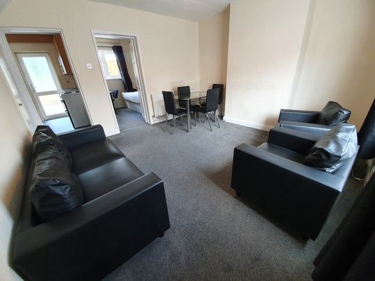 4 Bed Student Accommodation - Photo 1