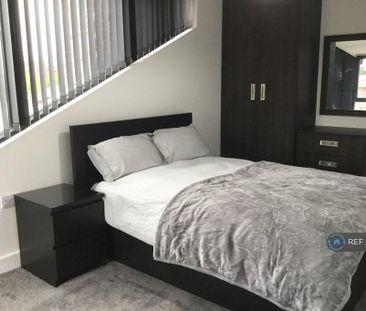 2 bedroom penthouse to rent - Photo 3