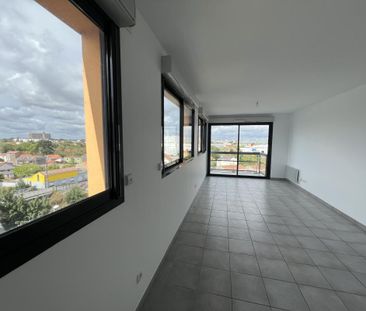 Location Appartement 4 pièces 84m² REZE 44400 - Photo 1