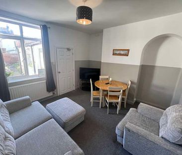 Student House // Bed & Bath // Jul, LN2 - Photo 4
