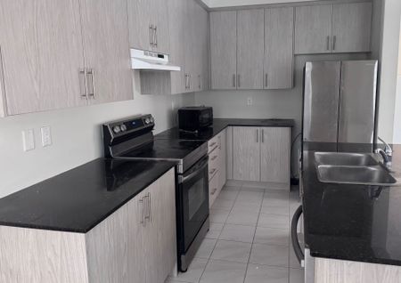 For Lease - 1222 Plymouth Drive, Oshawa, Ontario - Photo 5