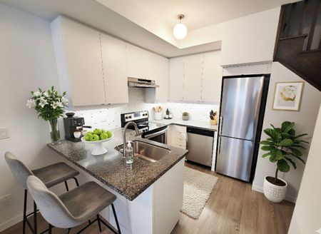 For Lease - 300 Alex Garden Circle Unit# 55, Aurora, Ontario - Photo 4