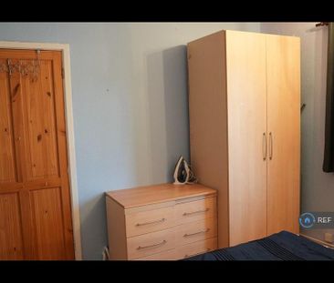 1 bedroom in a flat share to rent - Photo 4