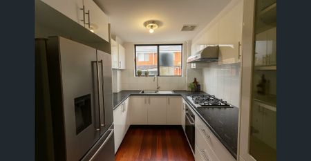 EXCELLENT CODITION 2 BEDDER TOWNHOUSE - Photo 5