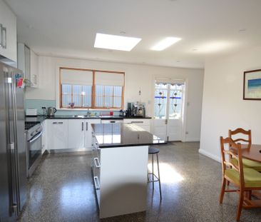 Enjoy the experience, Living Here - Photo 5