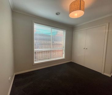 Stunning 3-Bedroom Home in South Morang - Photo 5