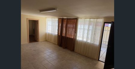 Spacious 4 bedroom house. - Photo 2