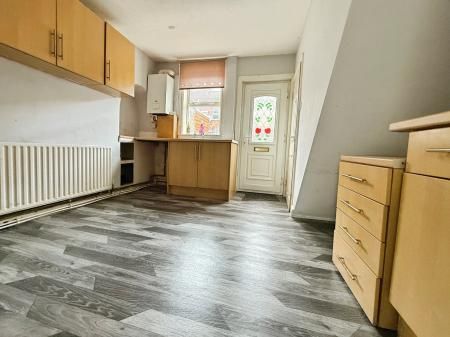 1 bedroom Terraced House To Let - Photo 3