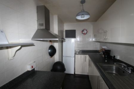 1 Bedroom Property To Rent - Photo 2