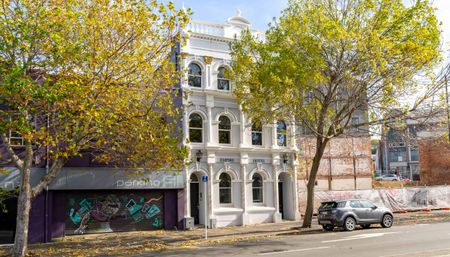 Fully Furnished studio apartment in the Empire Building - Photo 5