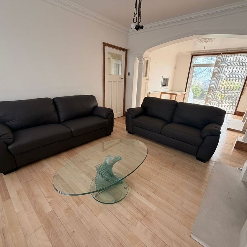 4 Bed End Terrace, Leigham Court Road, SW16 - Photo 1