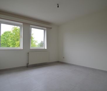 Gerenoveerd ruim appartement in Centrum v Bilzen met 3 slpk., terra... - Photo 6