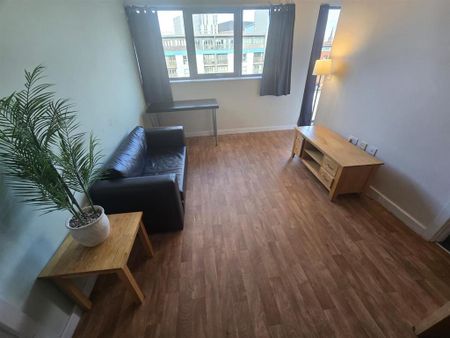 2 bedroom flat to rent - Photo 2