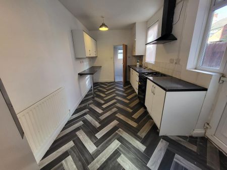 3 bedroom terraced house to rent - Photo 3