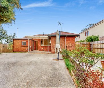 SPACIOUS 3-BEDROOM HOME IN PRIME LOCATION - Photo 2