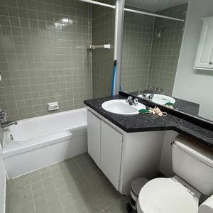 Au Dernier étage Une Chambre Disponible Dès Maintenant ! - Photo 3