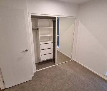 Modern 2BR Apt with Pool - Photo 5