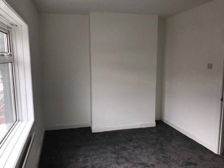 Partly Furnished 2 Bedroom Terrace - Photo 3