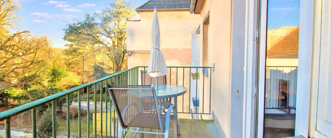 HELLES MÖBELIERTES APARTMENT MIT BALKON NÄHE GERICHT KREFELD - Foto 1