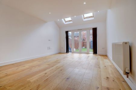 3 bedroom mid terraced house to rent - Photo 2