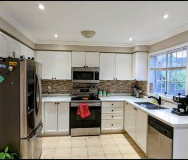 For Lease - 15 Bayridge Drive, Brampton, Ontario - Photo 2