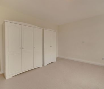 A 1 Bedroom Flat in Charlton Kings GL53 9BQ - Photo 1
