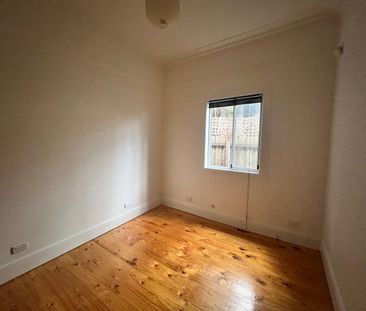 Impressive space with boutique appeal - Photo 2