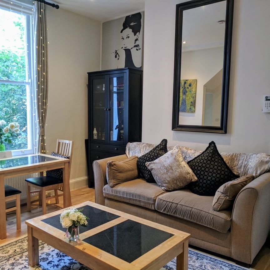 1 Bed Flat, Lanacaster Road, W11 - Photo 1